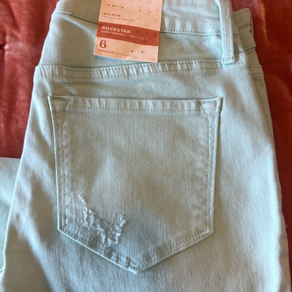 Old Navy Super Skinny Jeans - Picture 2 of 8